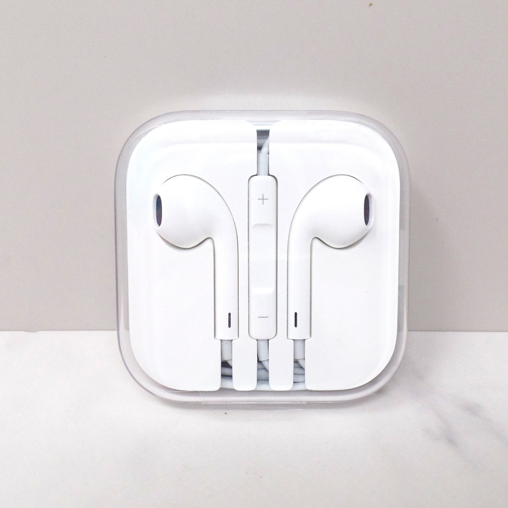 Unopened Apple Earbuds, White, 3.5mm Plug with Remote and Mic in Original Case
